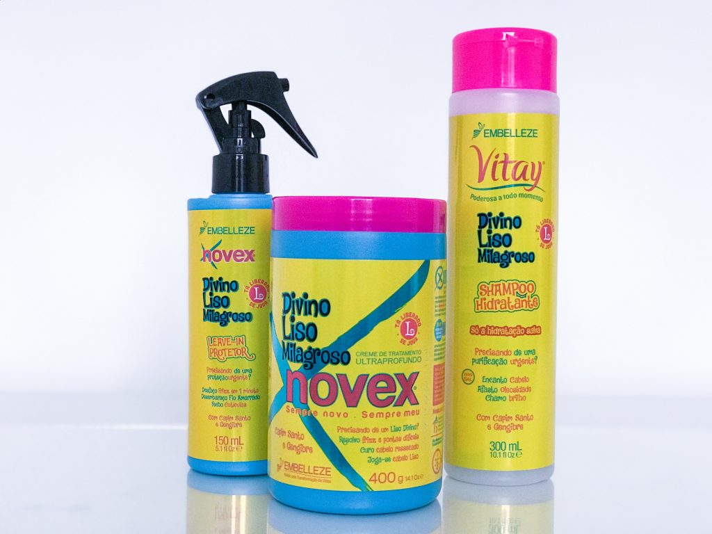 na ordem que aparece na imagem: leave-in protetor novex divino liso, creme de tratamento ultraprofundo novex divino liso e shampoo vitay divino liso. Todos lançamentos da Embelleze.